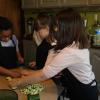49 Préparation des muffins au chèvre et courgette